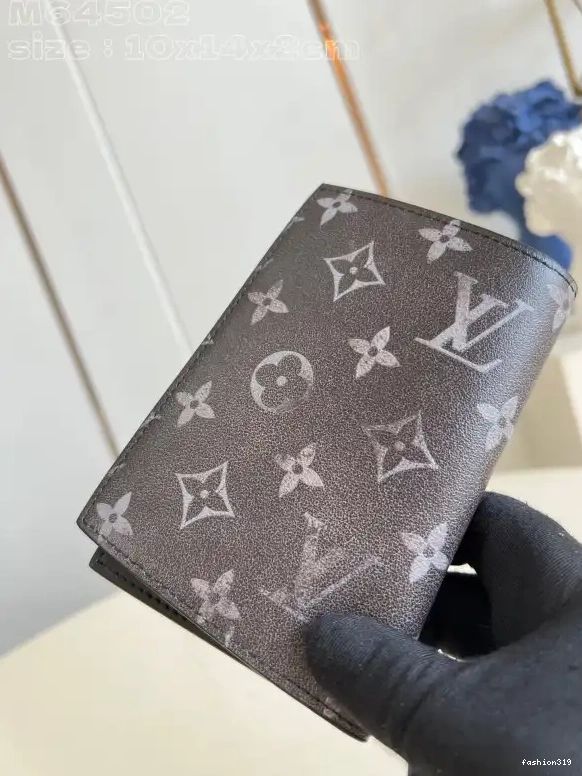 Louis Vuitton PASSPORT COVER-10*14*2.5CM 0427